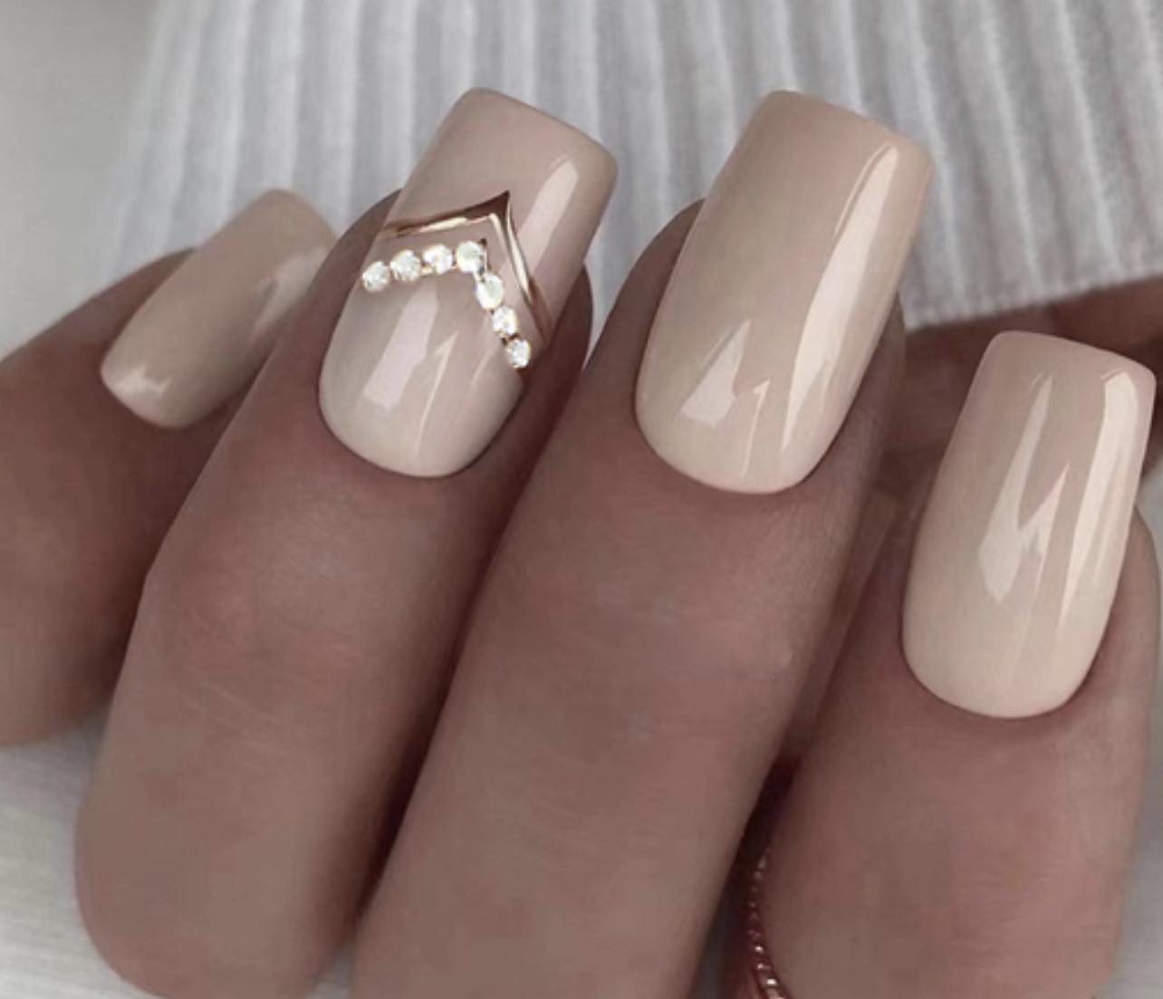 Easy Glam Darling Quick Nails