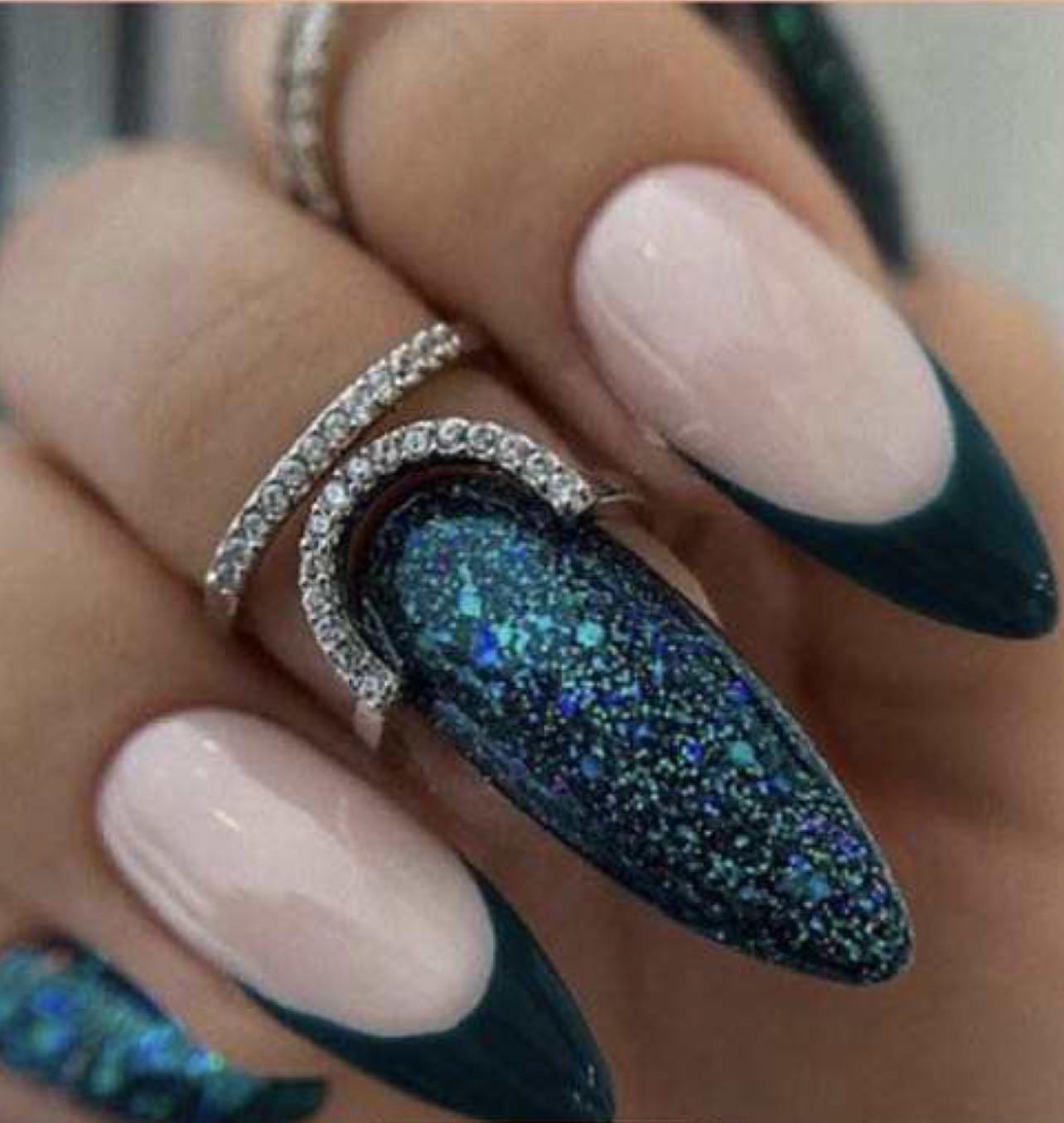 Easy Glam Emerald Wealth Quick Nails
