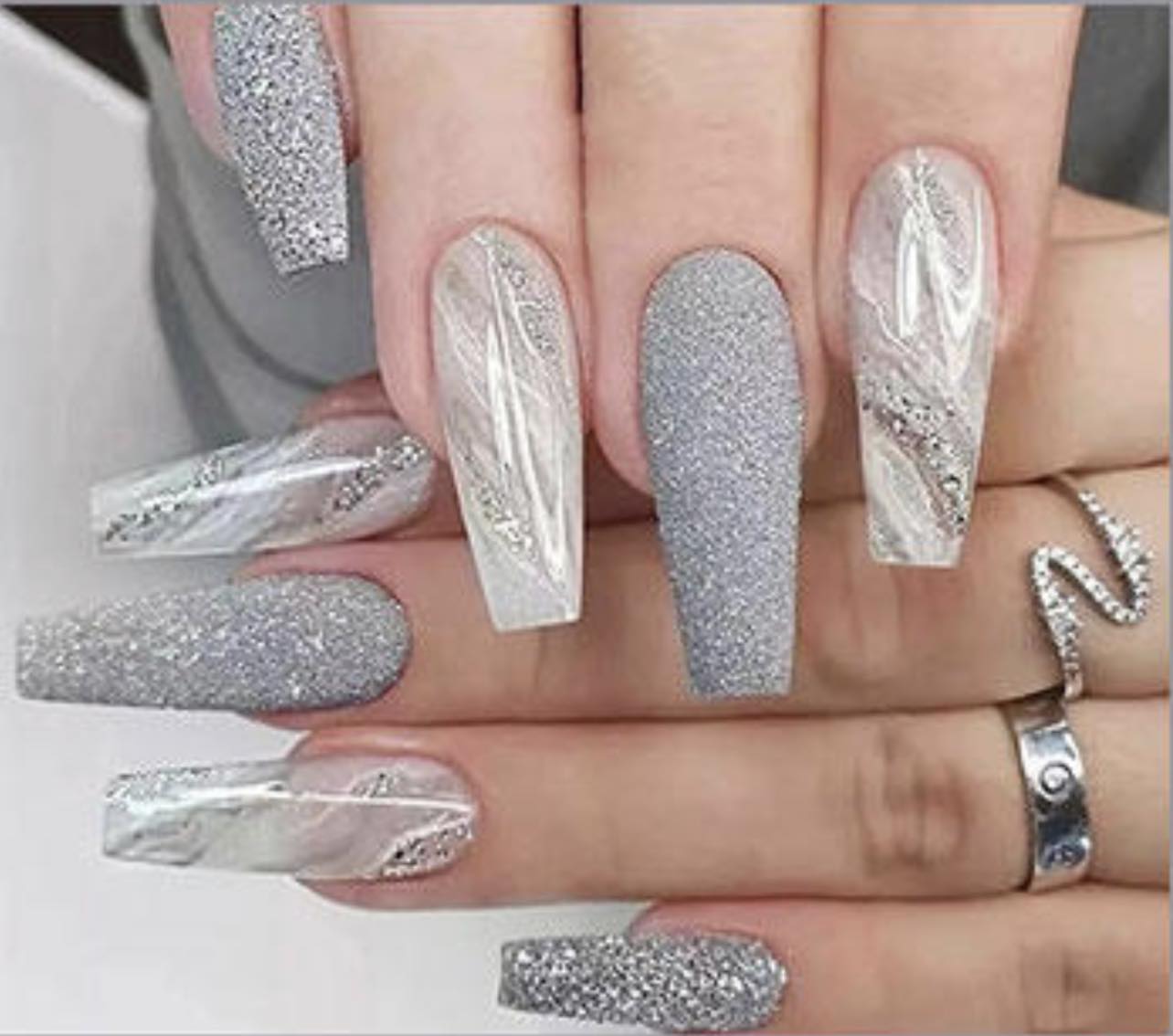 Easy Glam Silver Elegance Quick Nails